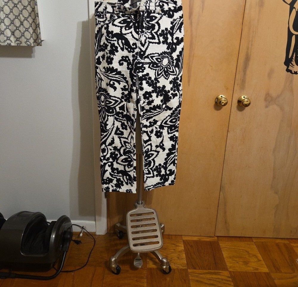 Chico's So LIFTING Black & White Patterned Women's Crop Jeans